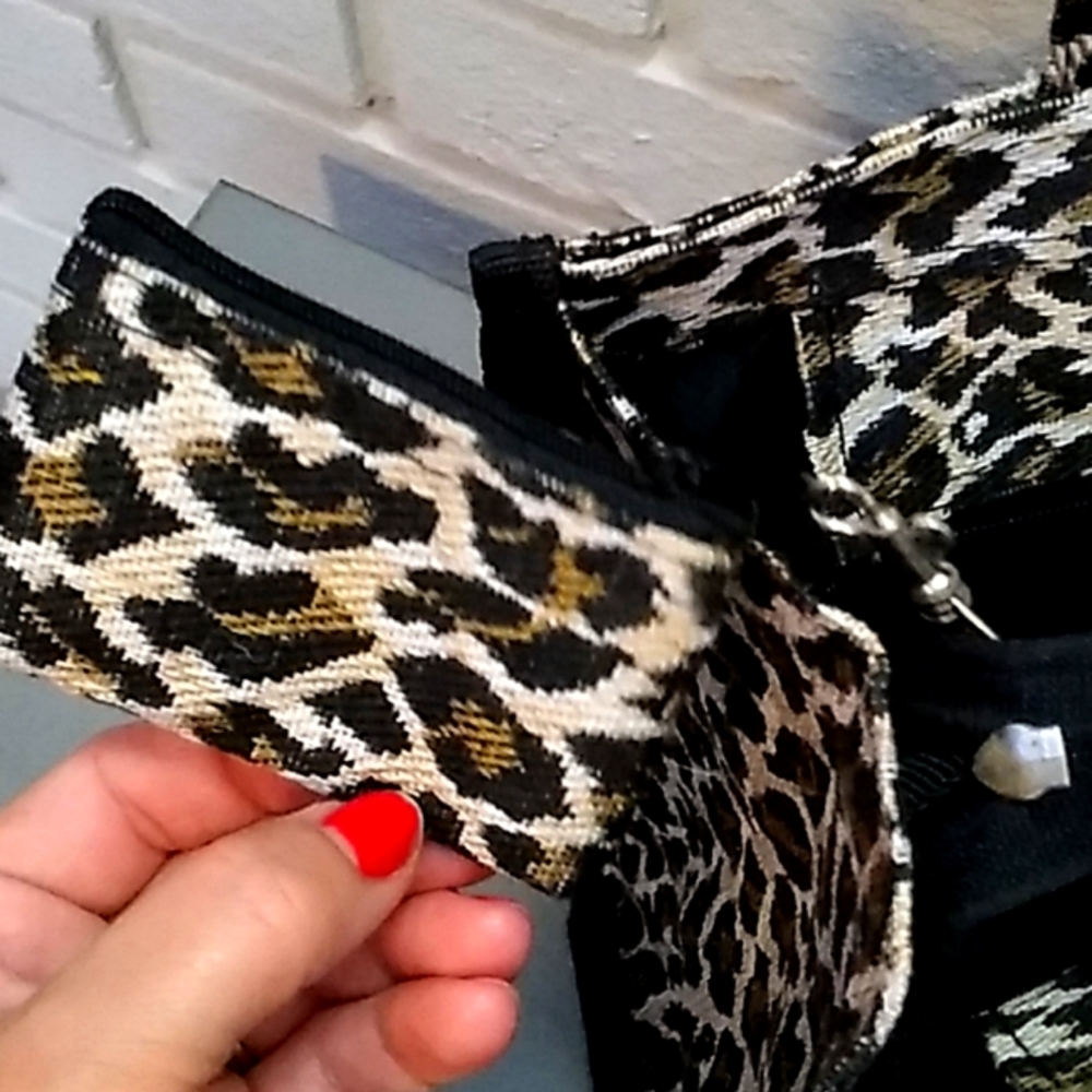 (38) Bag King Leopard Tote Bag & Change Purse. - Picture 10 of 13